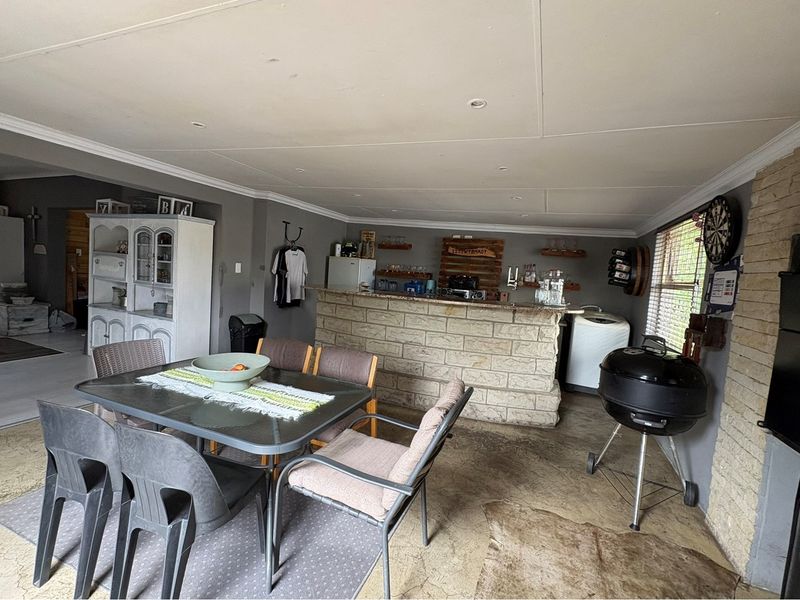 Where Modern Elegance Meets Comfortable Living - Photo 7