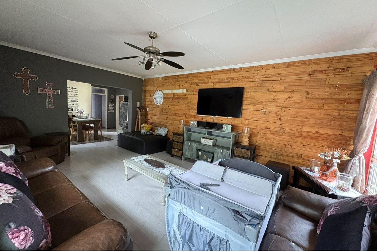 Where Modern Elegance Meets Comfortable Living - Photo 5