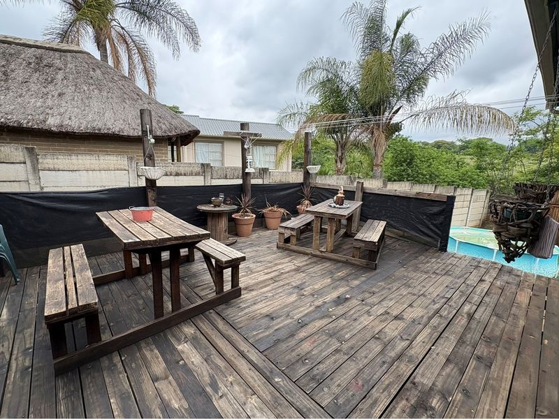 Where Modern Elegance Meets Comfortable Living - Photo 9