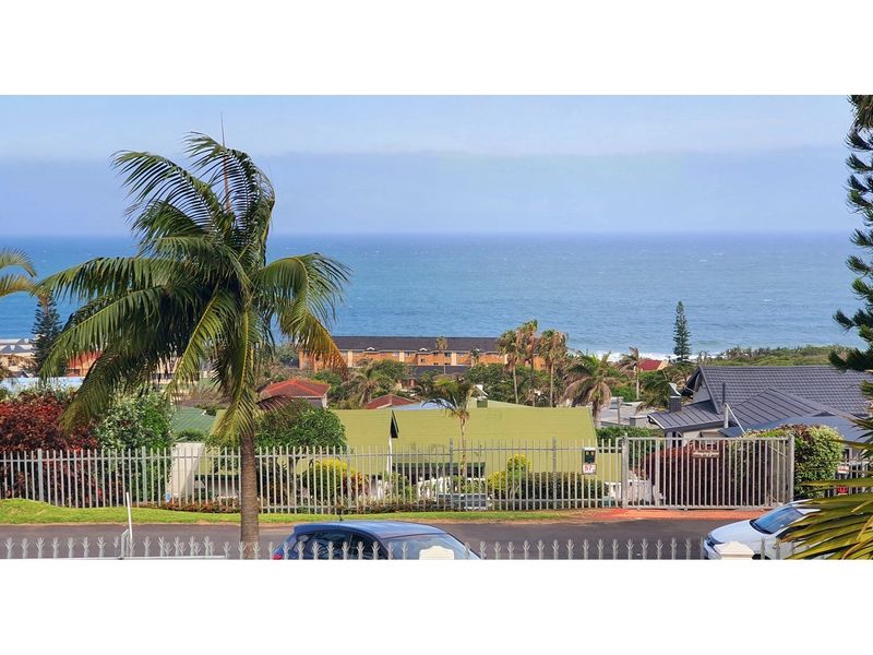 Uvongo Beach. Immaculately refurbished house with stunning views of the sea, perfectly positioned - Photo 2