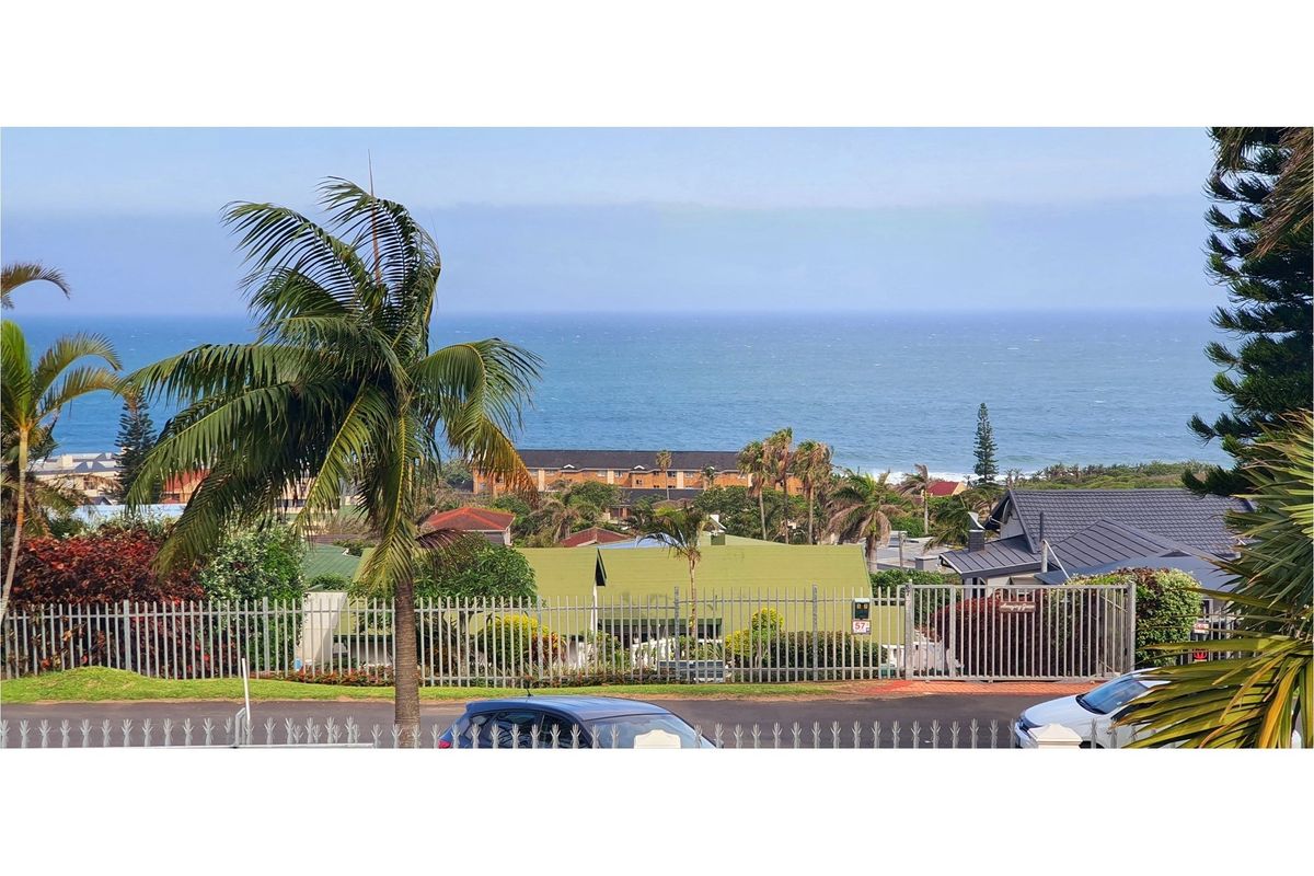 Uvongo Beach. Immaculately refurbished house with stunning views of the sea, perfectly positioned - Photo 2