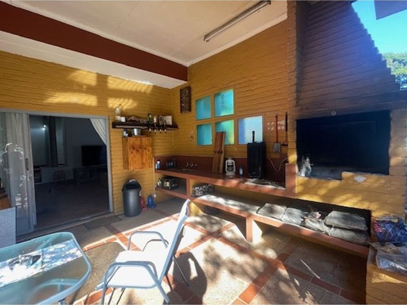 Charming 4 Bedroom Home with 3 Bedroom Cottage in Parkville For Sale - Photo 10