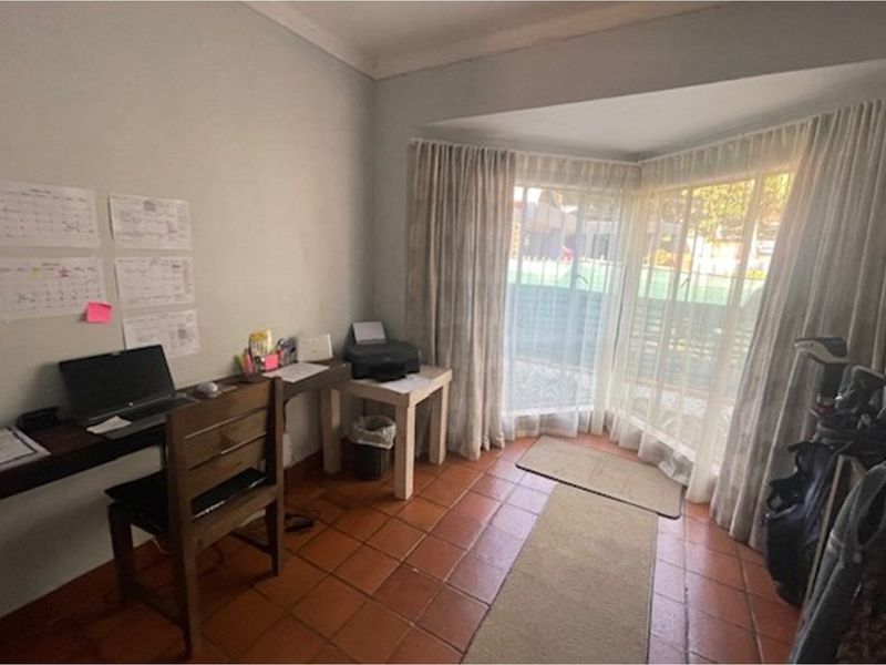 Charming 4 Bedroom Home with 3 Bedroom Cottage in Parkville For Sale - Photo 9