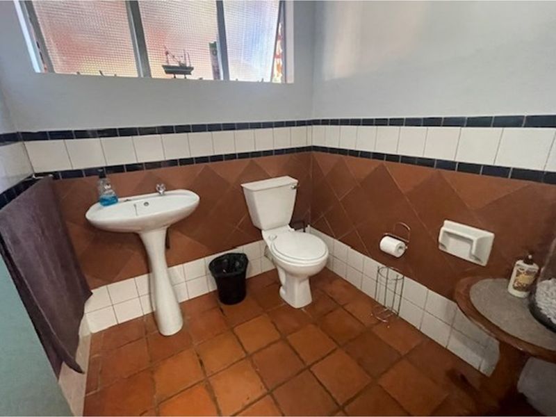 Charming 4 Bedroom Home with 3 Bedroom Cottage in Parkville For Sale - Photo 8