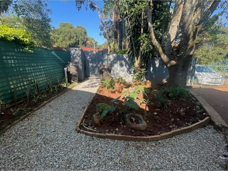 Charming 4 Bedroom Home with 3 Bedroom Cottage in Parkville For Sale - Photo 6