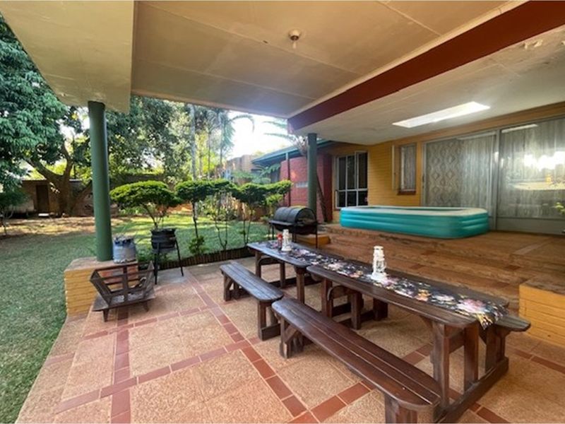 Charming 4 Bedroom Home with 3 Bedroom Cottage in Parkville For Sale - Photo 2