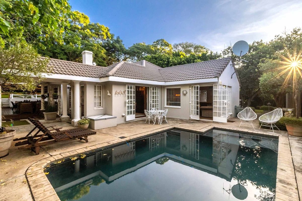 An Enchanting 4 bedroom Family Sanctuary Amidst Waterkloof’s Prestige - Photo 2