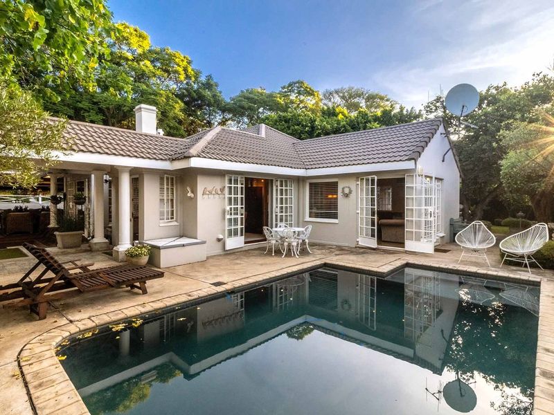 An Enchanting 4 bedroom Family Sanctuary Amidst Waterkloof’s Prestige - Photo 2