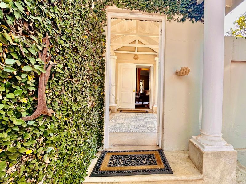 An Enchanting 4 bedroom Family Sanctuary Amidst Waterkloof’s Prestige - Photo 3