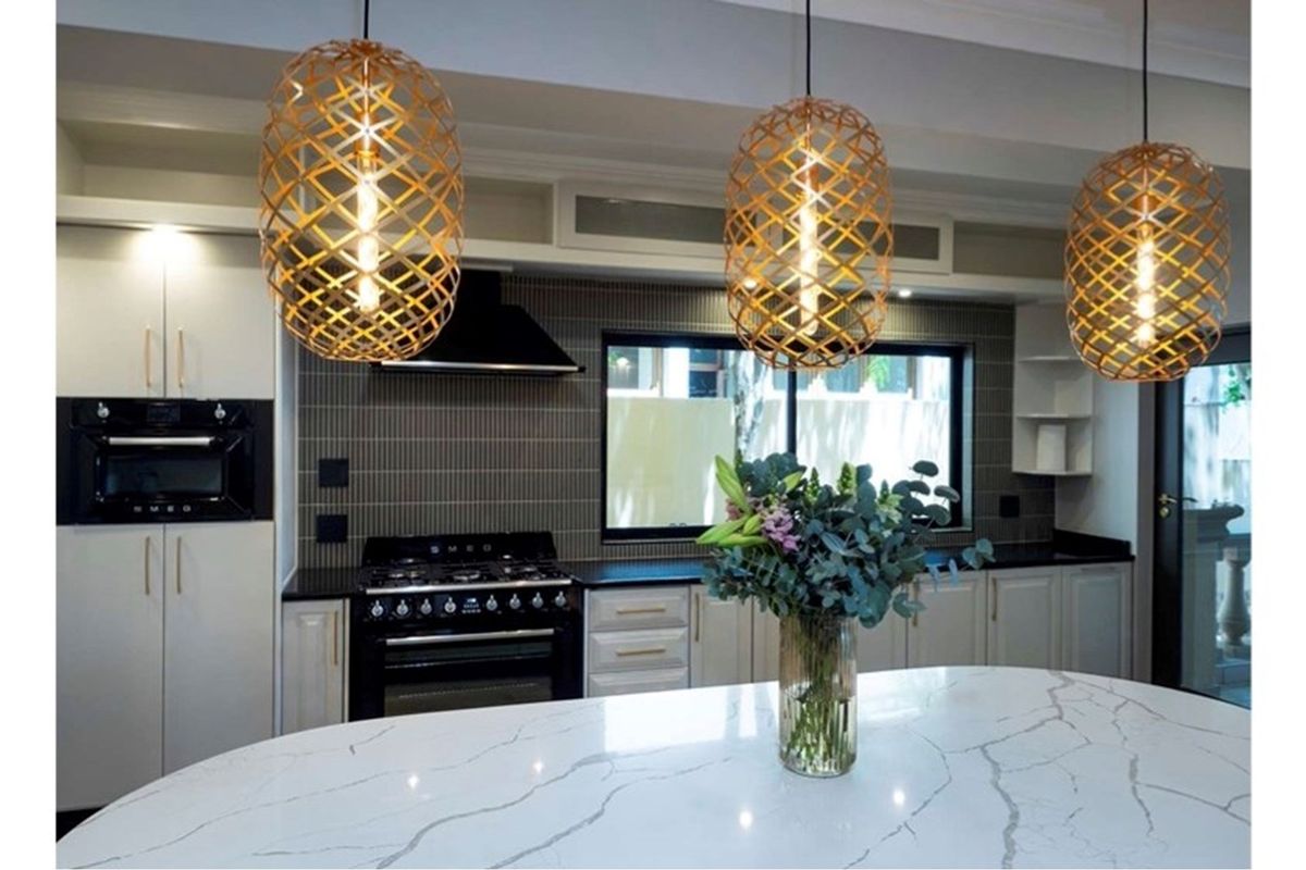 Grand Three-Storey Waterkloof Home with Gym, Cottage  Panoramic Views - Photo 5