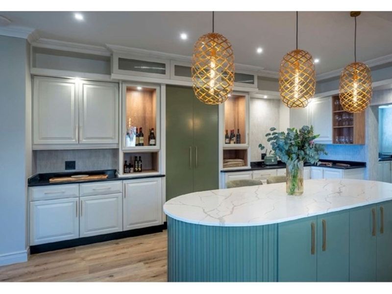 Grand Three-Storey Waterkloof Home with Gym, Cottage  Panoramic Views - Photo 4