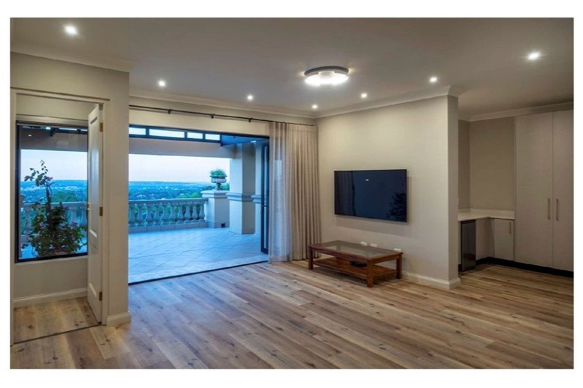 Grand Three-Storey Waterkloof Home with Gym, Cottage  Panoramic Views - Photo 3