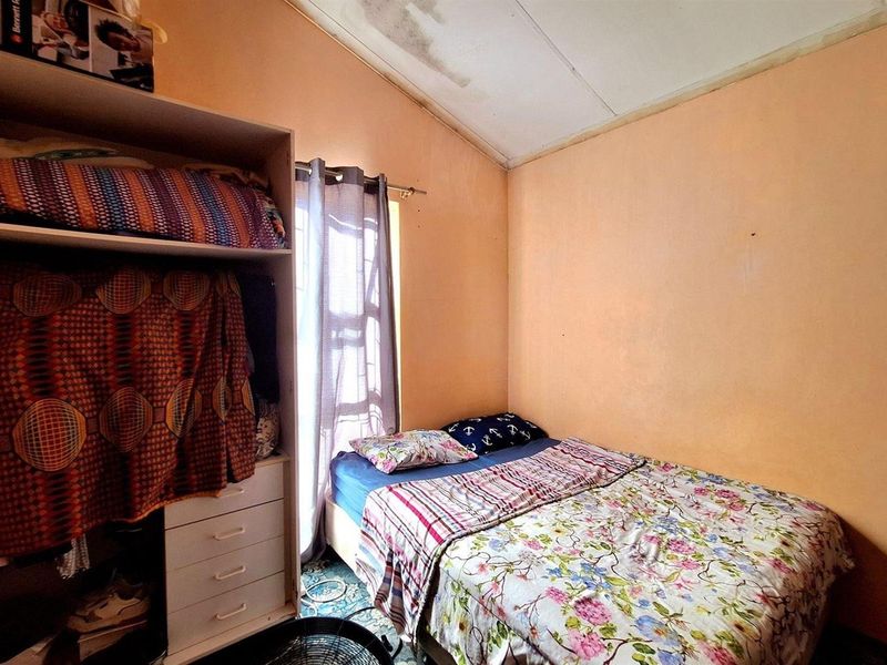 Lovely 3 Bedroom house for Sale in Hillgrove, Newlands West. - Photo 9