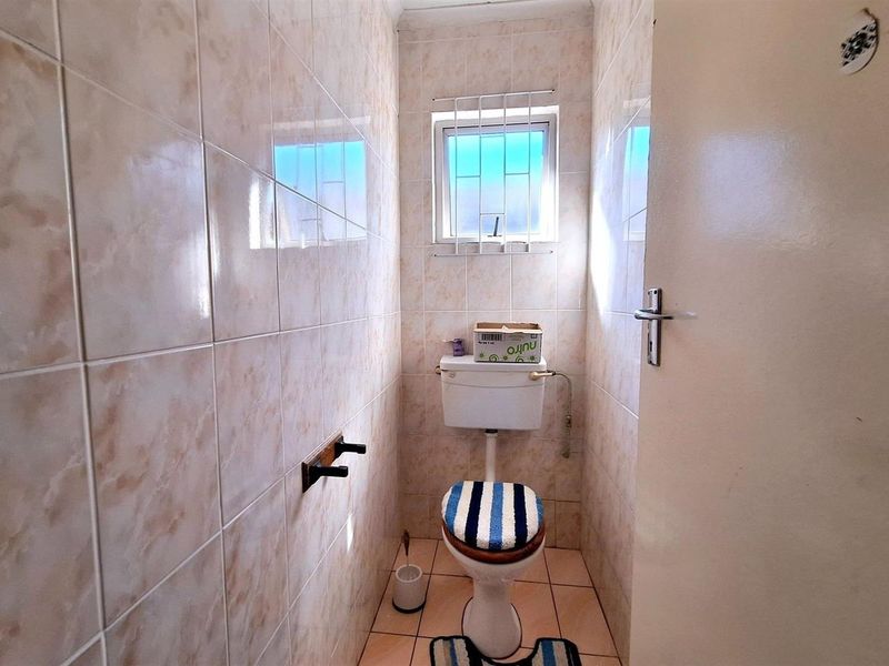 Lovely 3 Bedroom house for Sale in Hillgrove, Newlands West. - Photo 8