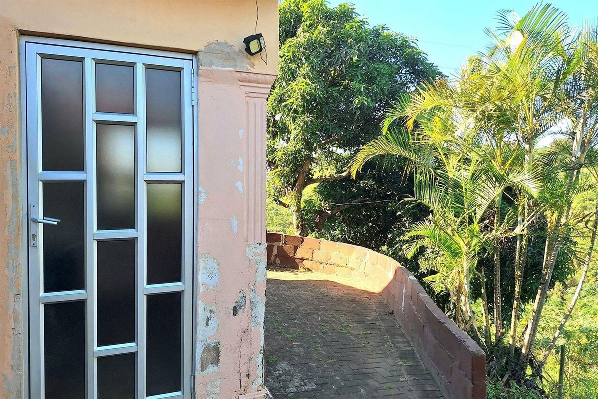 Lovely 3 Bedroom house for Sale in Hillgrove, Newlands West. - Photo 2