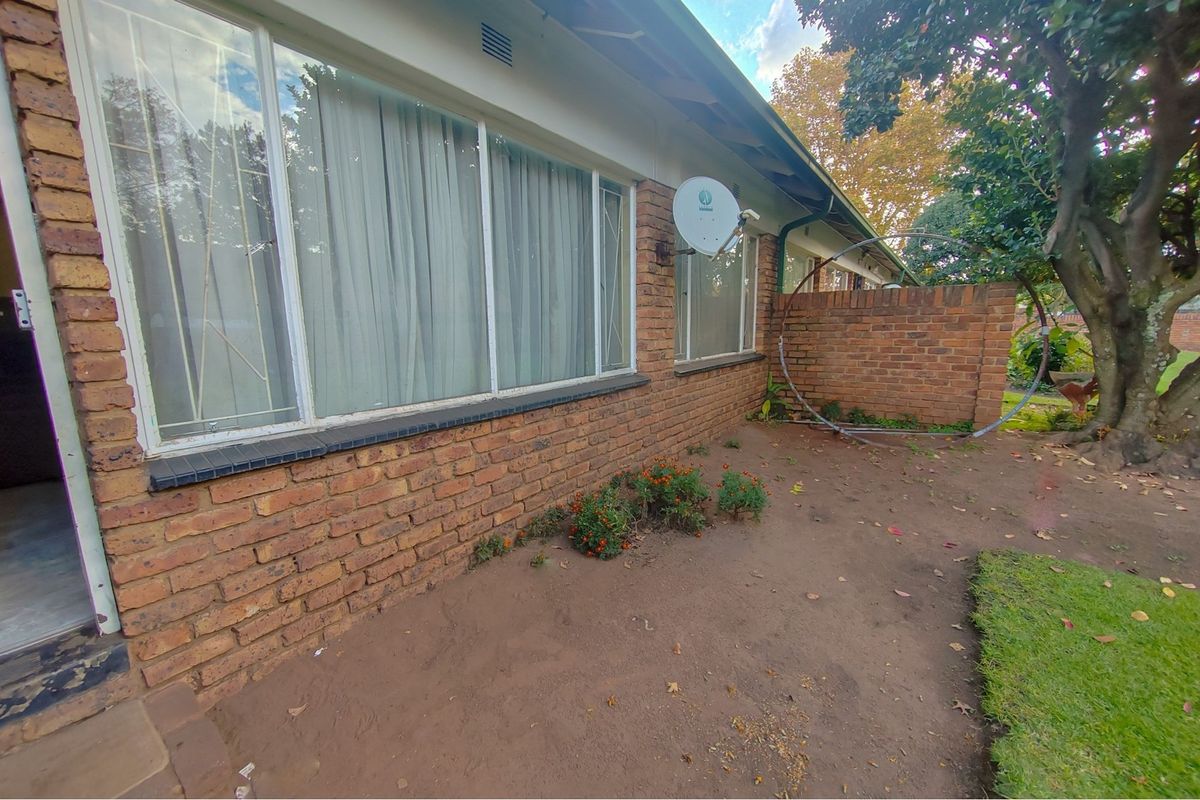2 Bedroom Townhouse in Middelburg Central - Photo 4