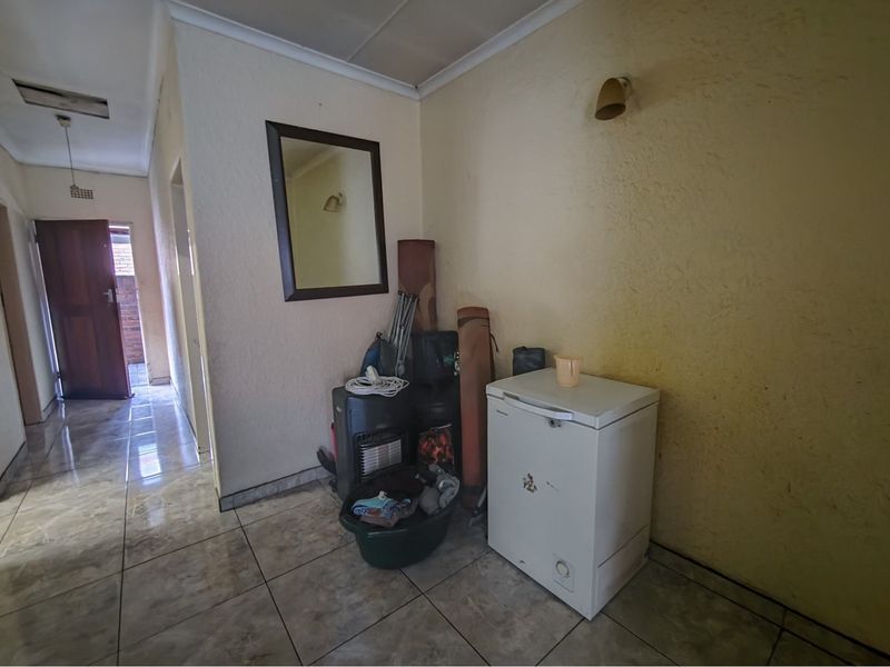 2 Bedroom Townhouse in Middelburg Central - Photo 9