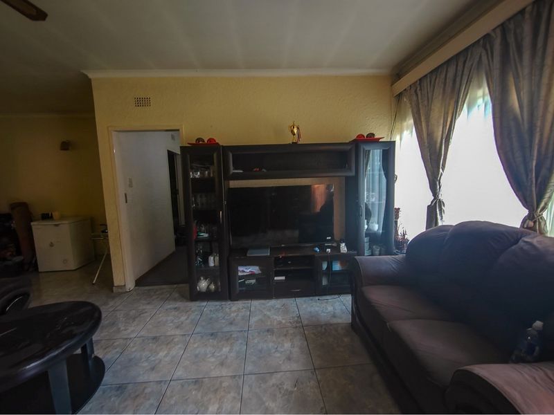 2 Bedroom Townhouse in Middelburg Central - Photo 7