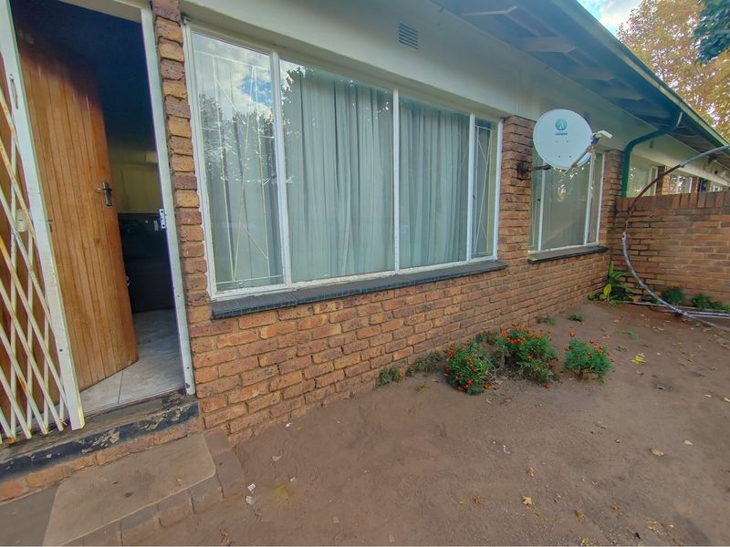 2 Bedroom Townhouse in Middelburg Central - Photo 3
