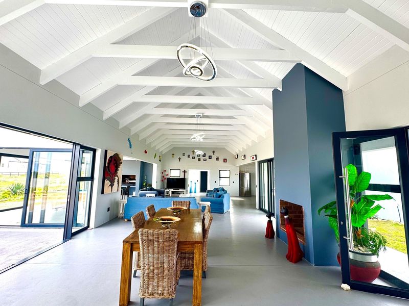 Modern Architectural Masterpiece in Olifantskop Private Nature Reserve- Langebaan - Photo 3