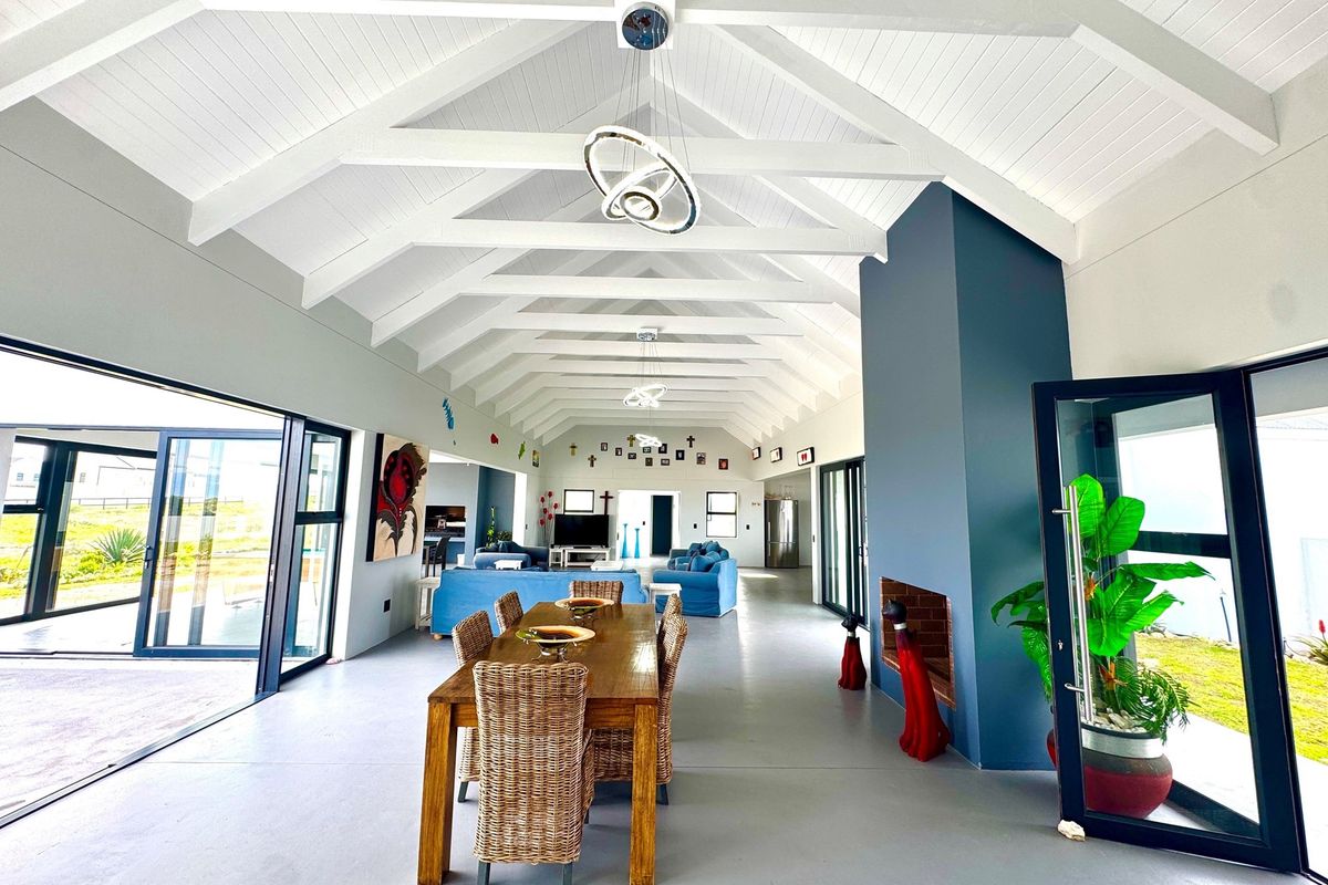 Modern Architectural Masterpiece in Olifantskop Private Nature Reserve- Langebaan - Photo 3