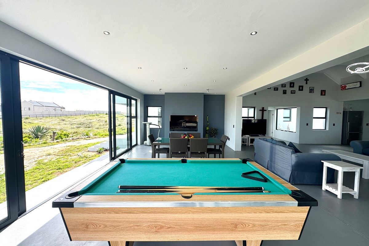 Modern Architectural Masterpiece in Olifantskop Private Nature Reserve- Langebaan - Photo 5