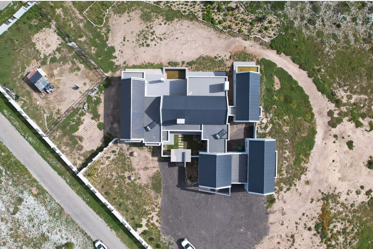 Modern Architectural Masterpiece in Olifantskop Private Nature Reserve- Langebaan - Photo 2