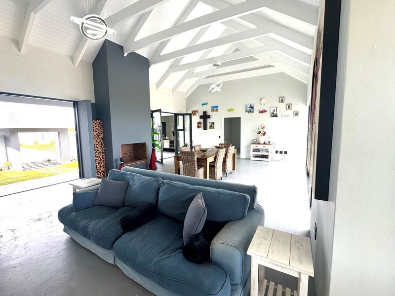 Modern Architectural Masterpiece in Olifantskop Private Nature Reserve- Langebaan - Photo 4
