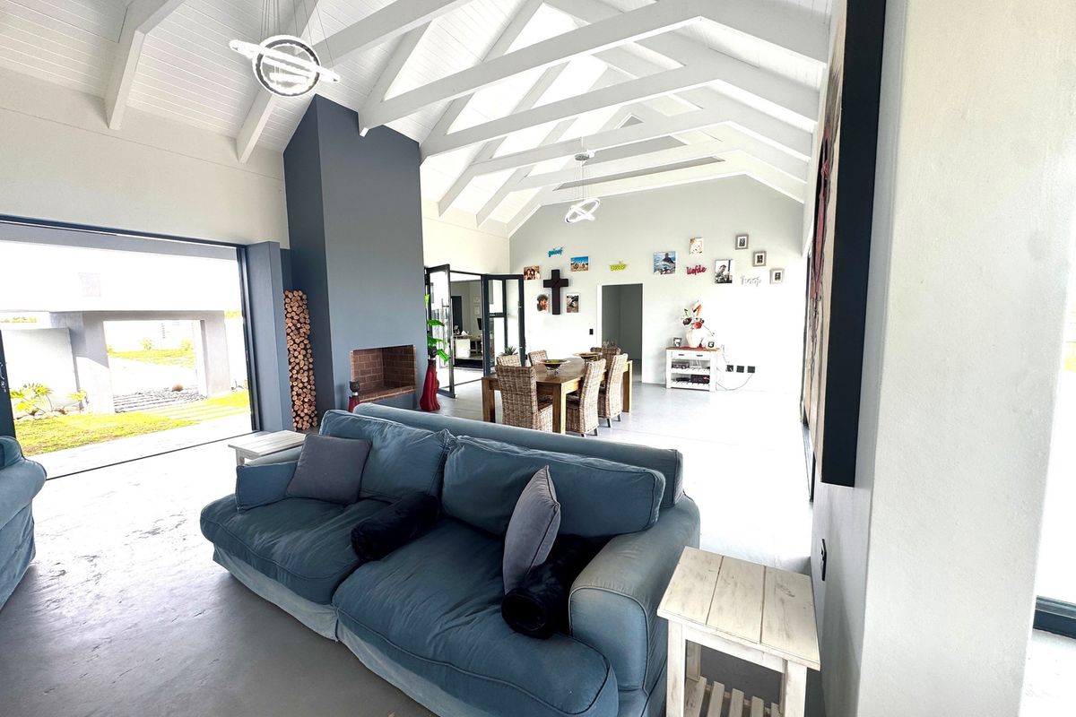 Modern Architectural Masterpiece in Olifantskop Private Nature Reserve- Langebaan - Photo 4