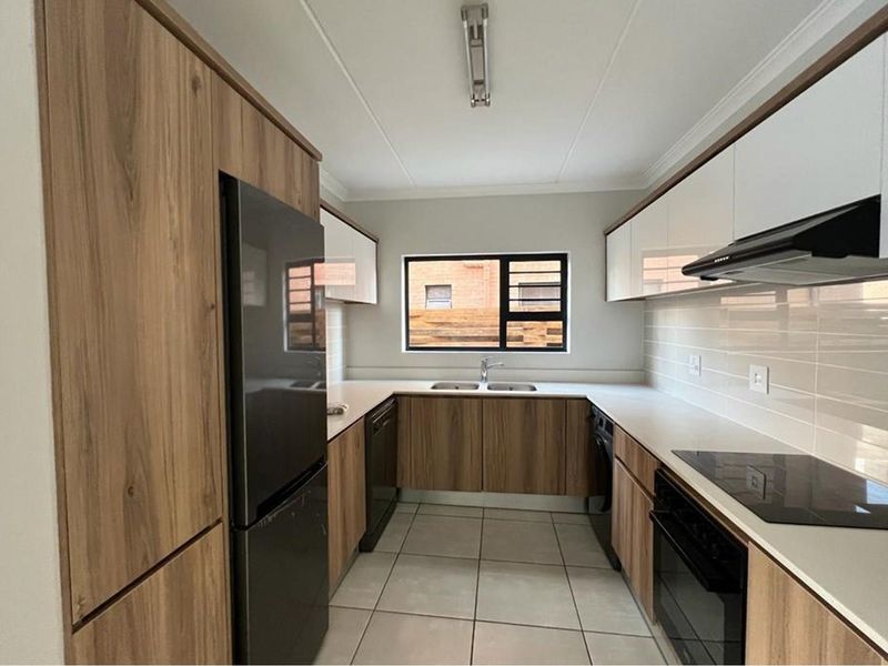 STUNNING 3 BEDROOM, 2 BATHROOM, GROUND FLOOR UNIT FOR SALE IN POPULAR LIFESTYLE ESTATE "THE BLYDE" - Photo 4