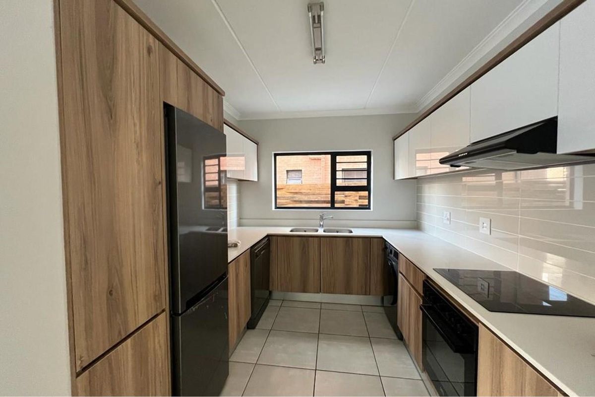 STUNNING 3 BEDROOM, 2 BATHROOM, GROUND FLOOR UNIT FOR SALE IN POPULAR LIFESTYLE ESTATE "THE BLYDE" - Photo 4