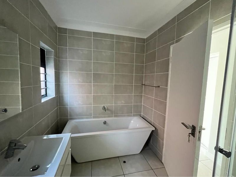 STUNNING 3 BEDROOM, 2 BATHROOM, GROUND FLOOR UNIT FOR SALE IN POPULAR LIFESTYLE ESTATE "THE BLYDE" - Photo 6