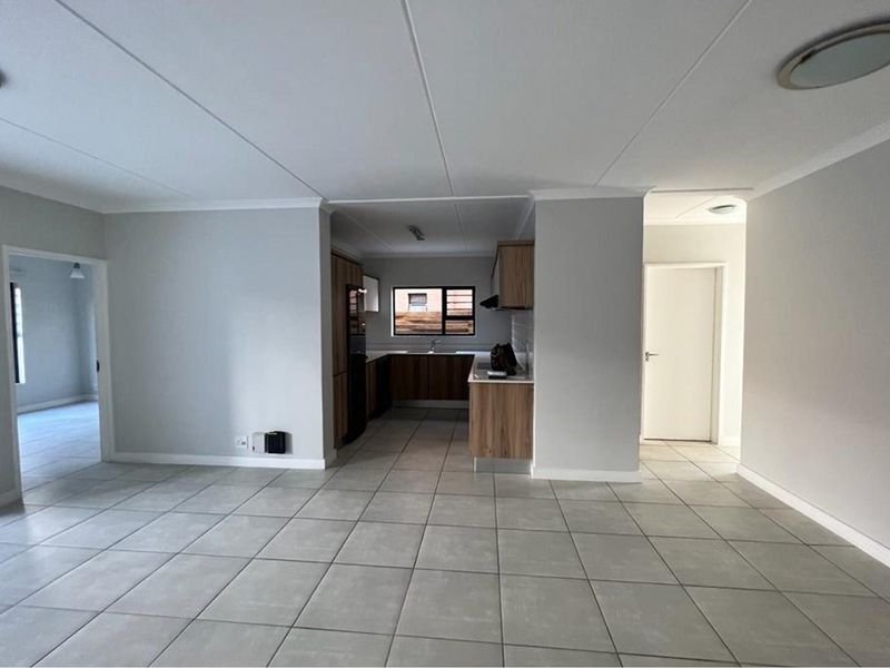 STUNNING 3 BEDROOM, 2 BATHROOM, GROUND FLOOR UNIT FOR SALE IN POPULAR LIFESTYLE ESTATE "THE BLYDE" - Photo 3