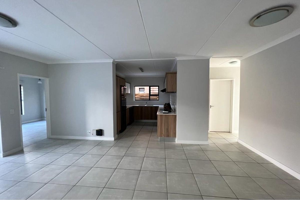 STUNNING 3 BEDROOM, 2 BATHROOM, GROUND FLOOR UNIT FOR SALE IN POPULAR LIFESTYLE ESTATE "THE BLYDE" - Photo 3