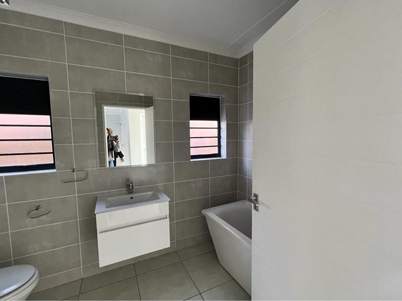 STUNNING 3 BEDROOM, 2 BATHROOM, GROUND FLOOR UNIT FOR SALE IN POPULAR LIFESTYLE ESTATE "THE BLYDE" - Photo 5