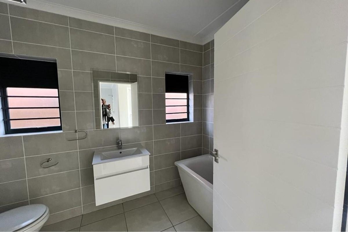 STUNNING 3 BEDROOM, 2 BATHROOM, GROUND FLOOR UNIT FOR SALE IN POPULAR LIFESTYLE ESTATE "THE BLYDE" - Photo 5