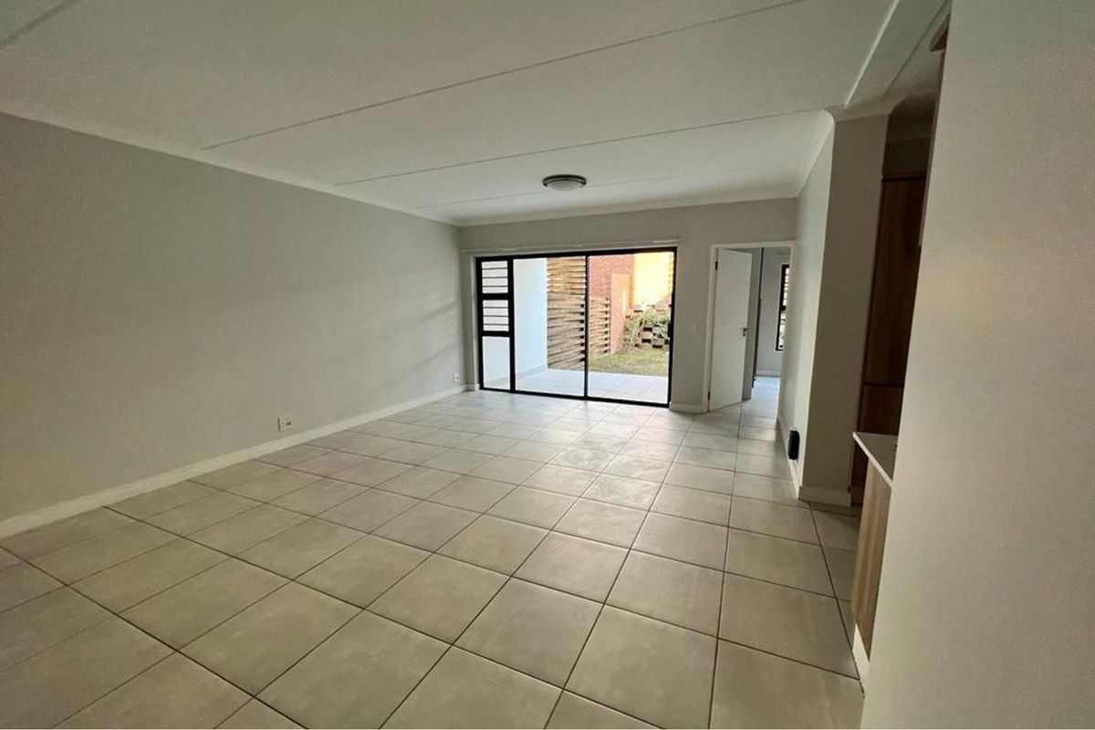 STUNNING 3 BEDROOM, 2 BATHROOM, GROUND FLOOR UNIT FOR SALE IN POPULAR LIFESTYLE ESTATE "THE BLYDE" - Photo 2