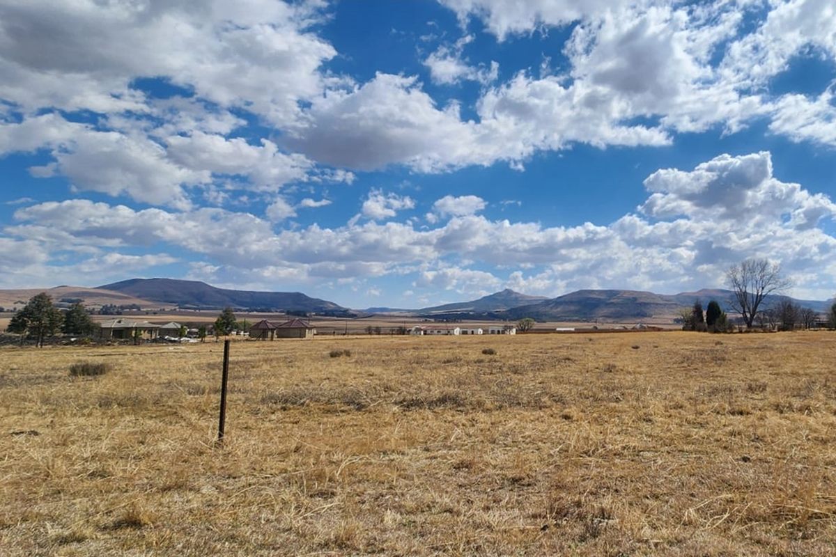 "Prime Land in Wakkerstroom: 5,710sqm Dream Site" - Photo 5