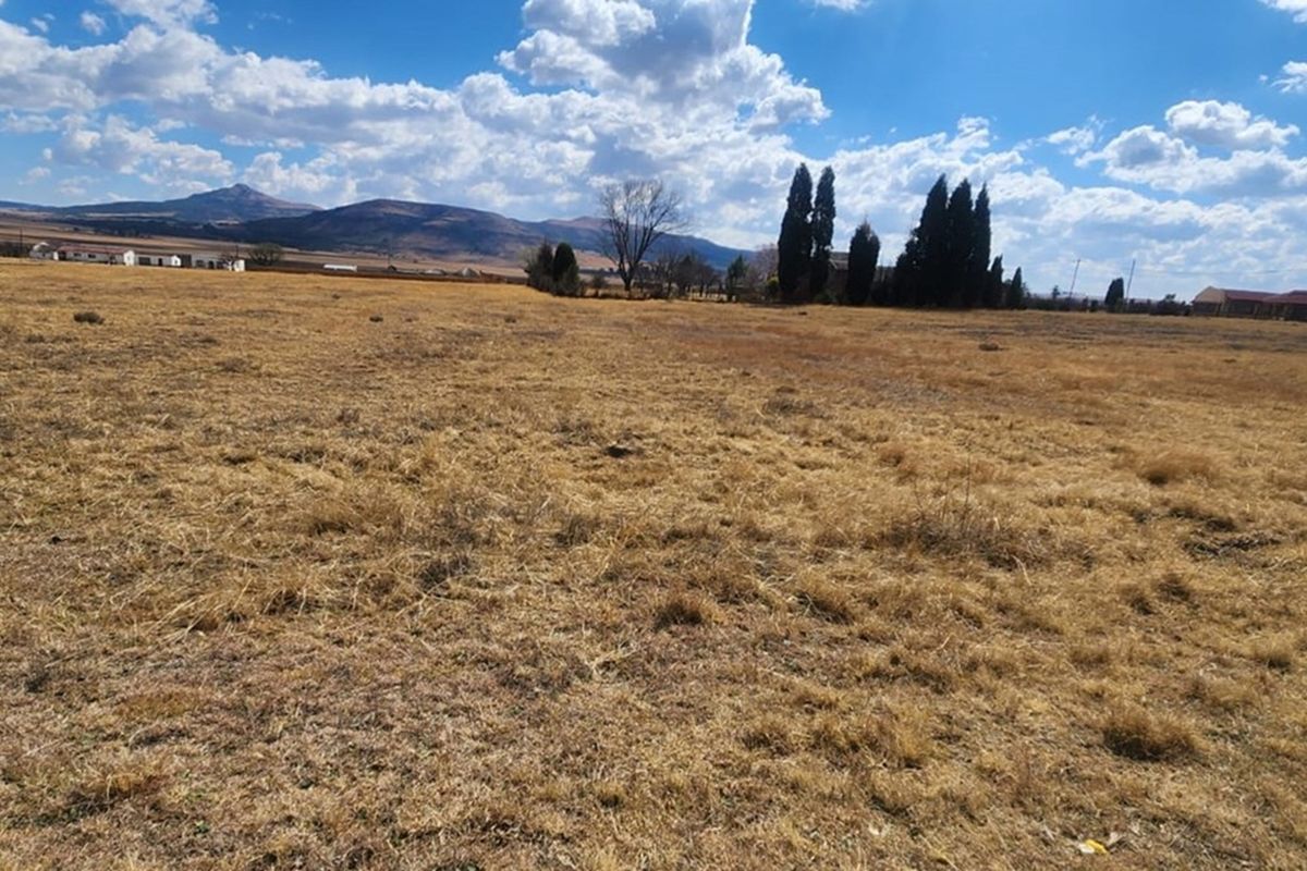 "Prime Land in Wakkerstroom: 5,710sqm Dream Site" - Photo 3