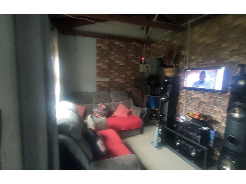 "Charming 2-Bed Dream Home in Folweni C" - Photo 5