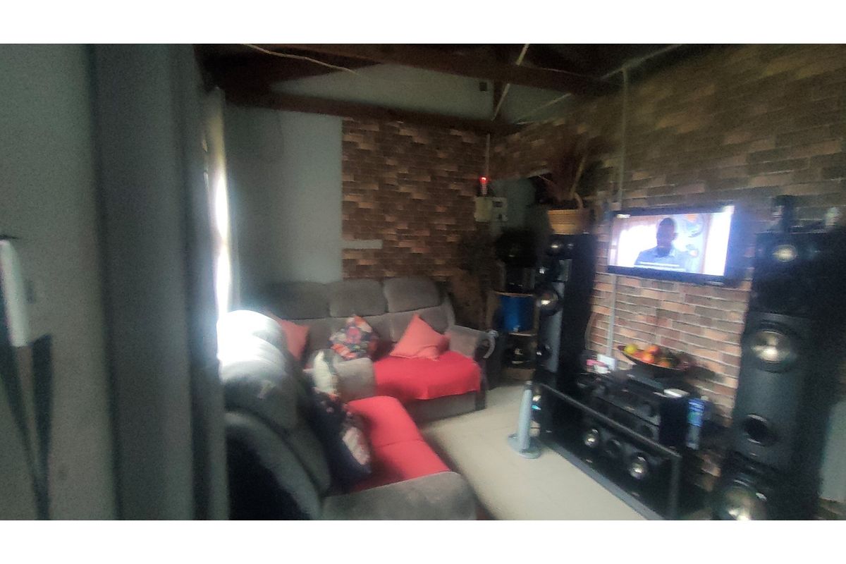 "Charming 2-Bed Dream Home in Folweni C" - Photo 5