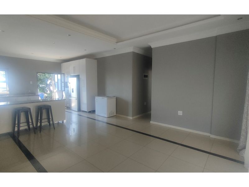 "Charming 3-Bed Oasis in Newlands West" - Photo 9