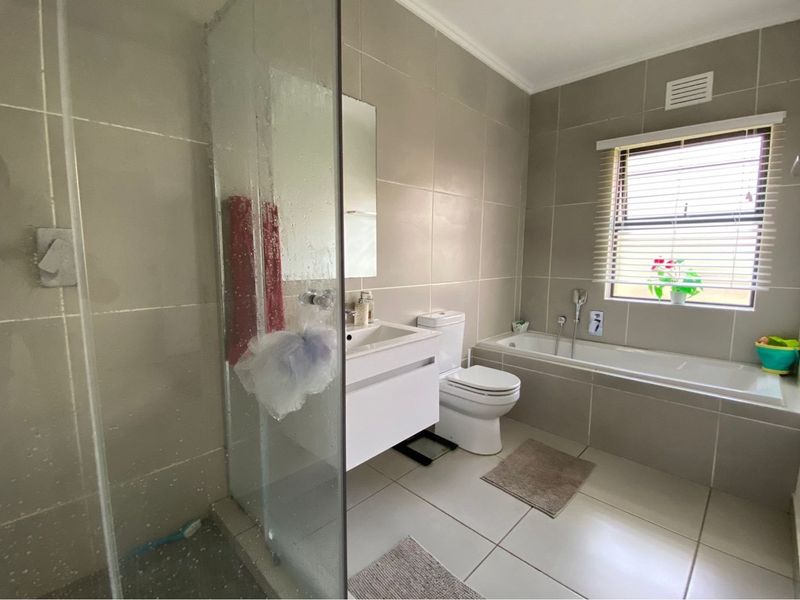 Modern 3-Bed Apartment in Ballito Central - Photo 4