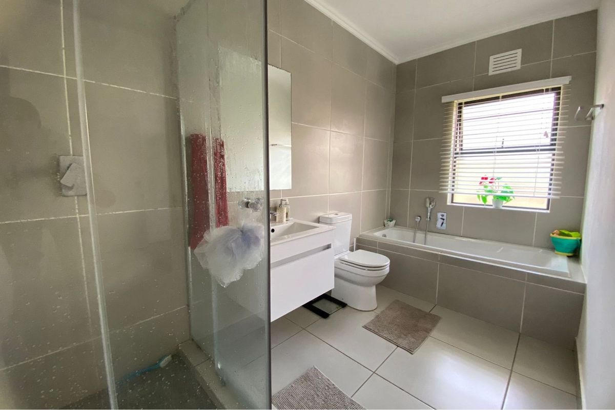 Modern 3-Bed Apartment in Ballito Central - Photo 4