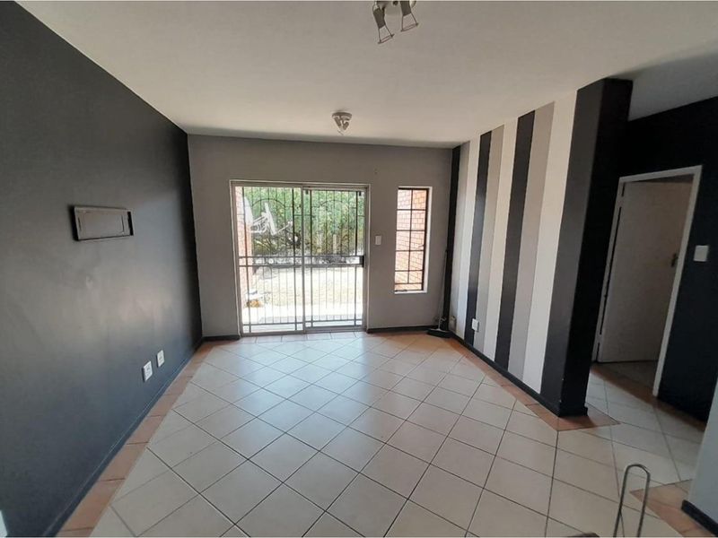 Midrand - 2 Bedroom Corner Stack Unit For Sale - Photo 2