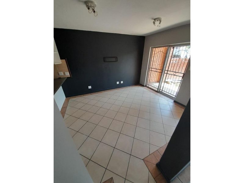 Midrand - 2 Bedroom Corner Stack Unit For Sale - Photo 3