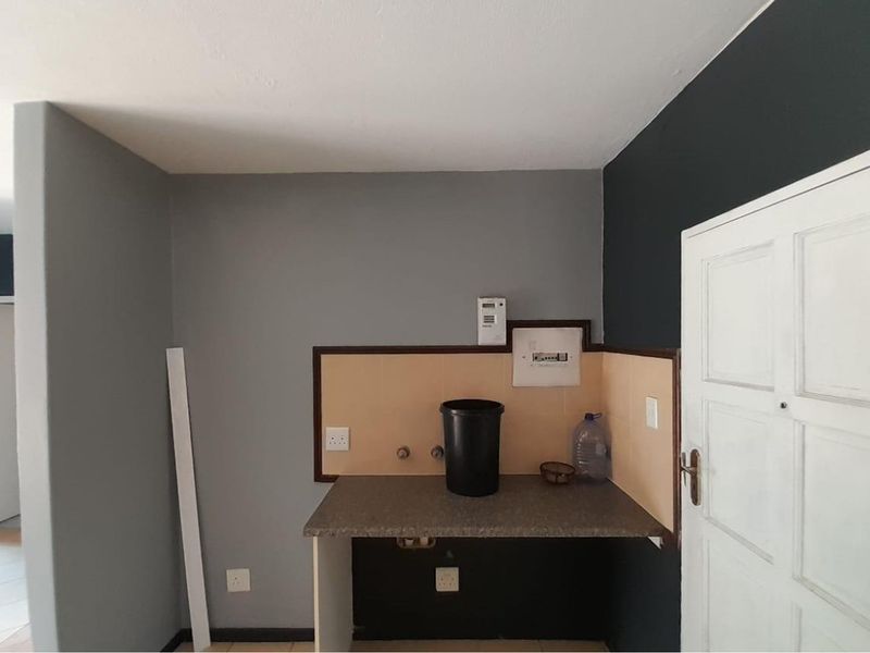 Midrand - 2 Bedroom Corner Stack Unit For Sale - Photo 4