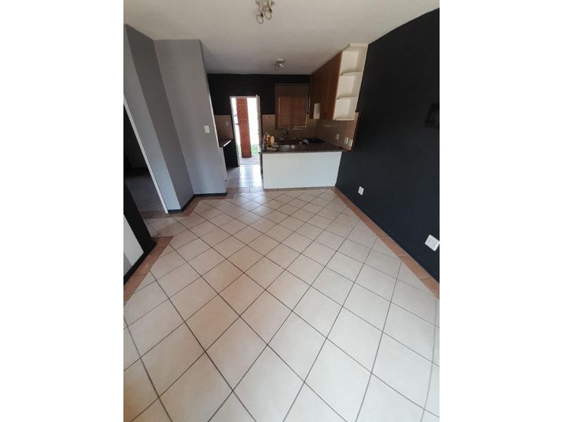 Midrand - 2 Bedroom Corner Stack Unit For Sale - Photo 5