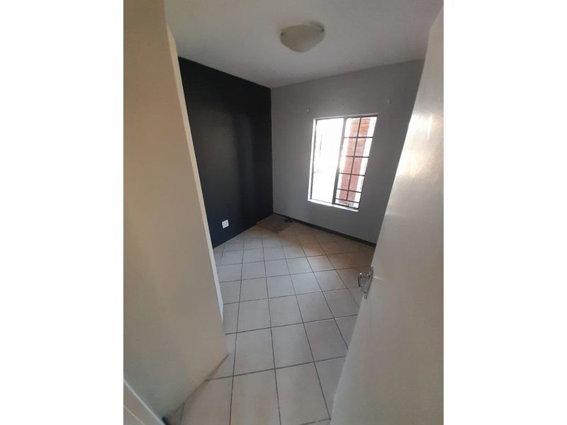 Midrand - 2 Bedroom Corner Stack Unit For Sale - Photo 10