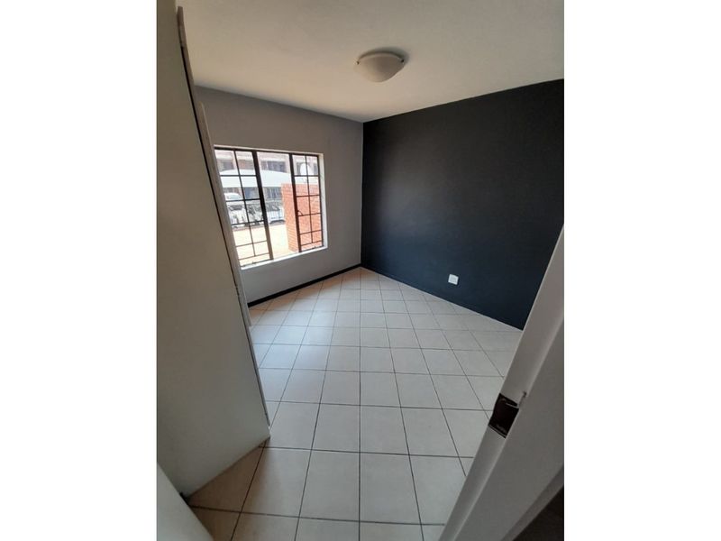 Midrand - 2 Bedroom Corner Stack Unit For Sale - Photo 8